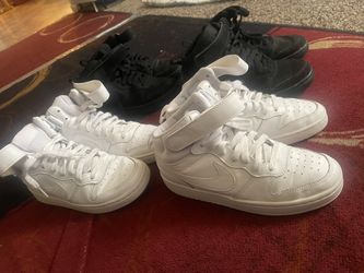 Black & White Nikes With The Strap Sizes 4.5 & 5