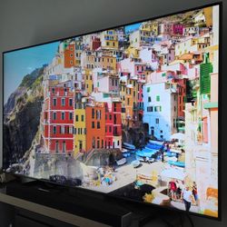 Samsung 75" QLED 4K Smart Tv, 2024, Like new!