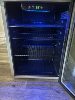 Frigidaire Glass Door Beverage Cooler mini fridge