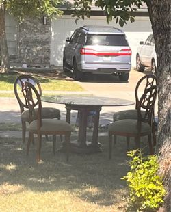 Free glass table