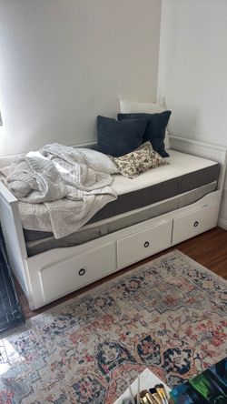 Pull Out Day Bed