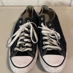 Black Converse 9 1/2 Men’s! 