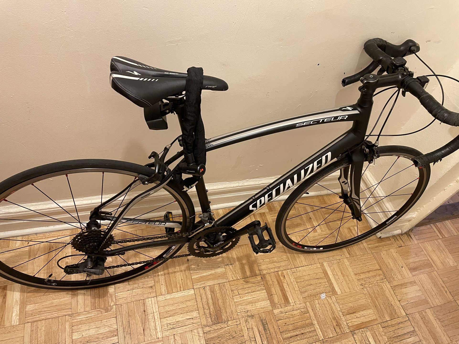 Specialized secteur black red 2025