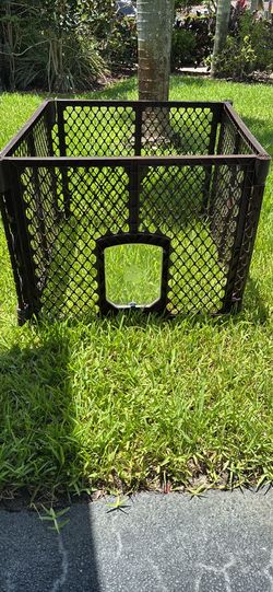 Animal enclosure with door that locks