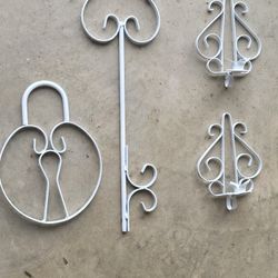 WROUGHT-IRON OUTDOOR DECOR 