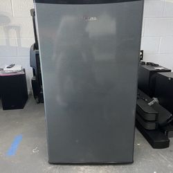 Midea Mini Fridge