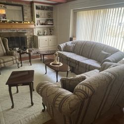 Late 20th Century Queen Anne Style Living Room Set by Classic Furniture, 1996