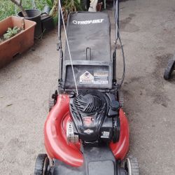 Yard Machine Lawnmower 