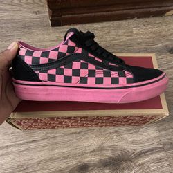 Black & pink checkerboard vans 