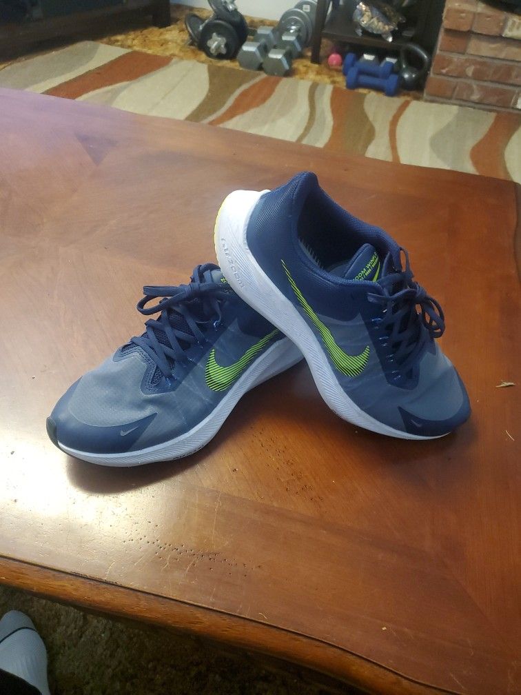 Nike Air Zoom Winflo Running Shoes. 9.5
