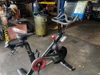 Peloton bicycle  excellent ready to use