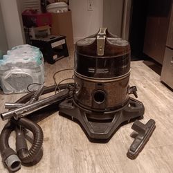 Rainbow Vacuum D4C SE Canister Vacuum Water Basin Rolling Base Working