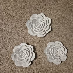 3 Ceramic Flowers on Wall