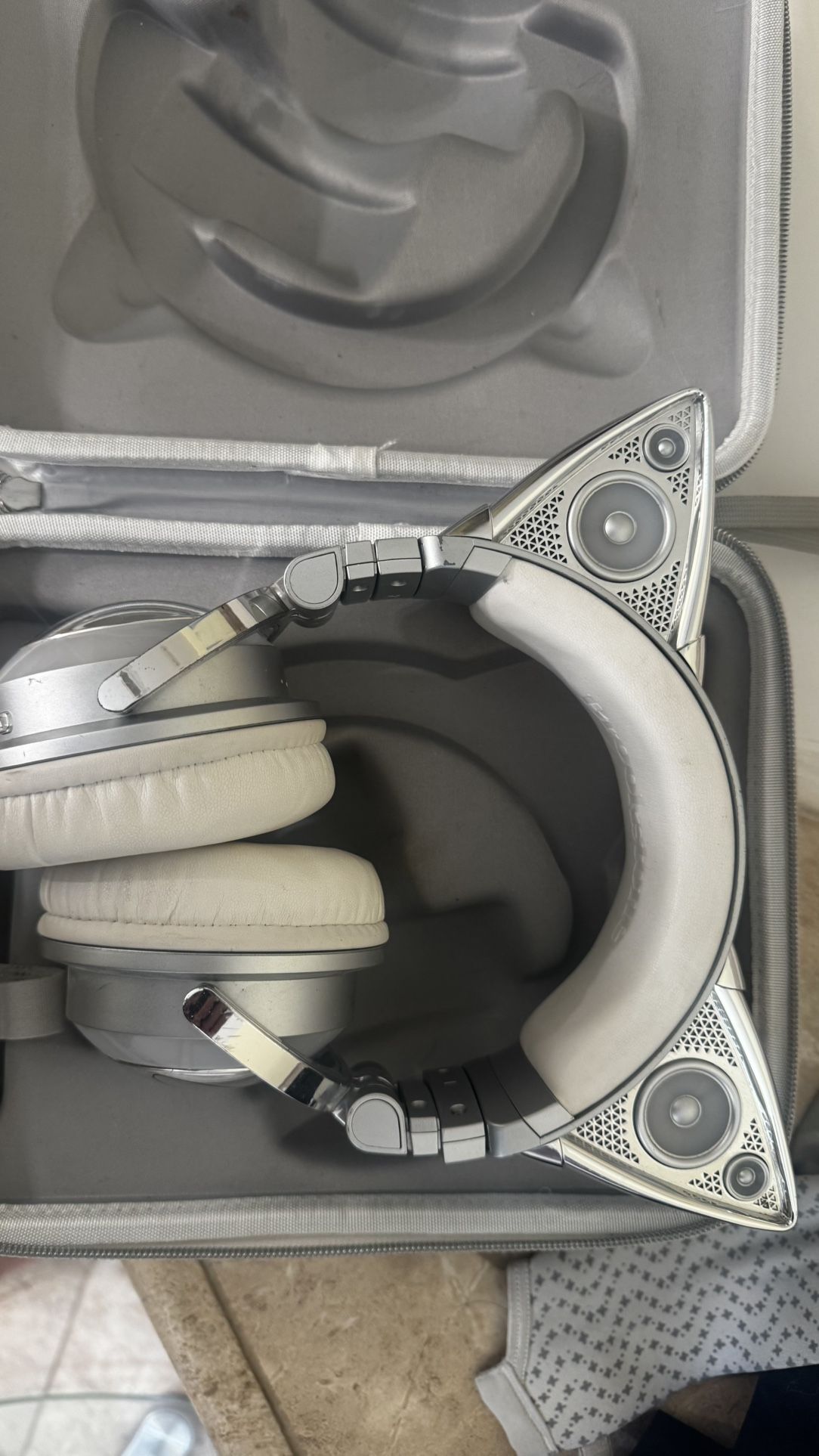 Brookstone Limited Edition Ariana Grande Cat Ear Headphones With Case