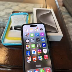 iPhone 15 Pro 256gb unlocked white In Mint Condition 