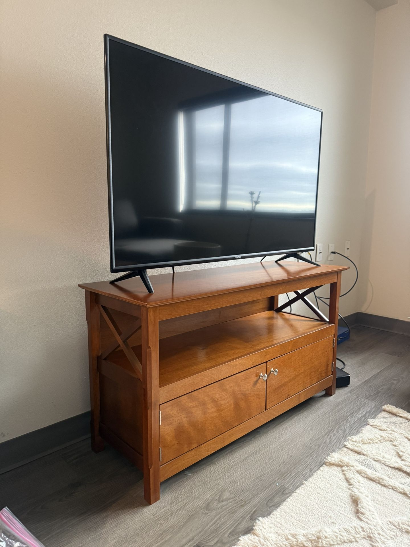 50” Vizio Tv With Console 