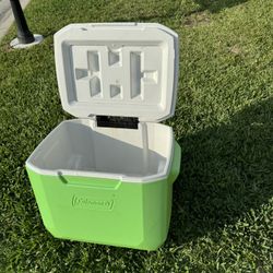 Coleman Wheeled Cooler With Handle