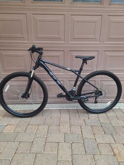 GT AVALANCHE 29 ER MOUNTAIN BIKE LIKE NEW ( CHECK MY OTHER BIKES)