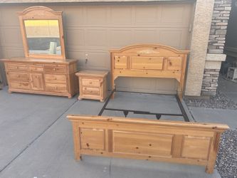 Broyhill Queen Bed Set – Solid Wood Dresser w/ Mirror + Nightstand OBO