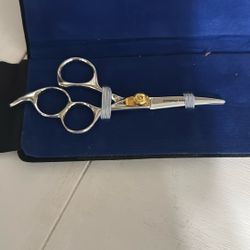 3 Finger Professional Haircut Cesar’s 