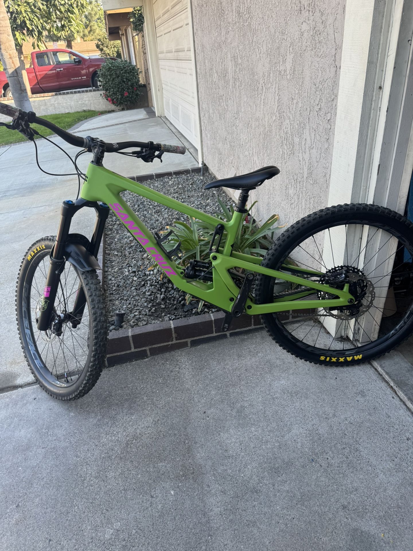 Santa Cruz Nomad Carbon 27.5 - Medium, Adder Green - 2022