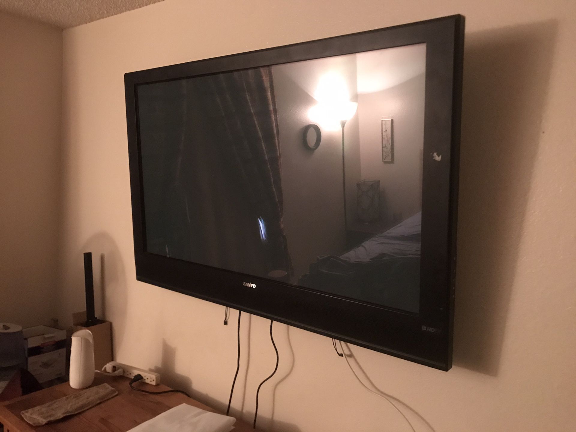 Flatscreen 60 inch TV works great