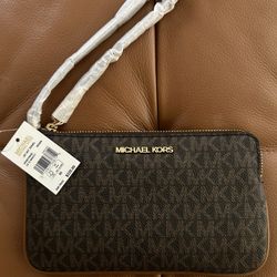 NWT Michael Kors Large Wristlet 