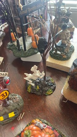 Department 56 Halloween Village  Collection Here Kitty Kitty Tree