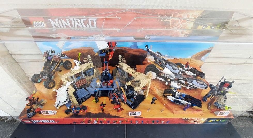 2016 Lego Ninjago Toys R Us Store Display 70(contact info removed)9 70589