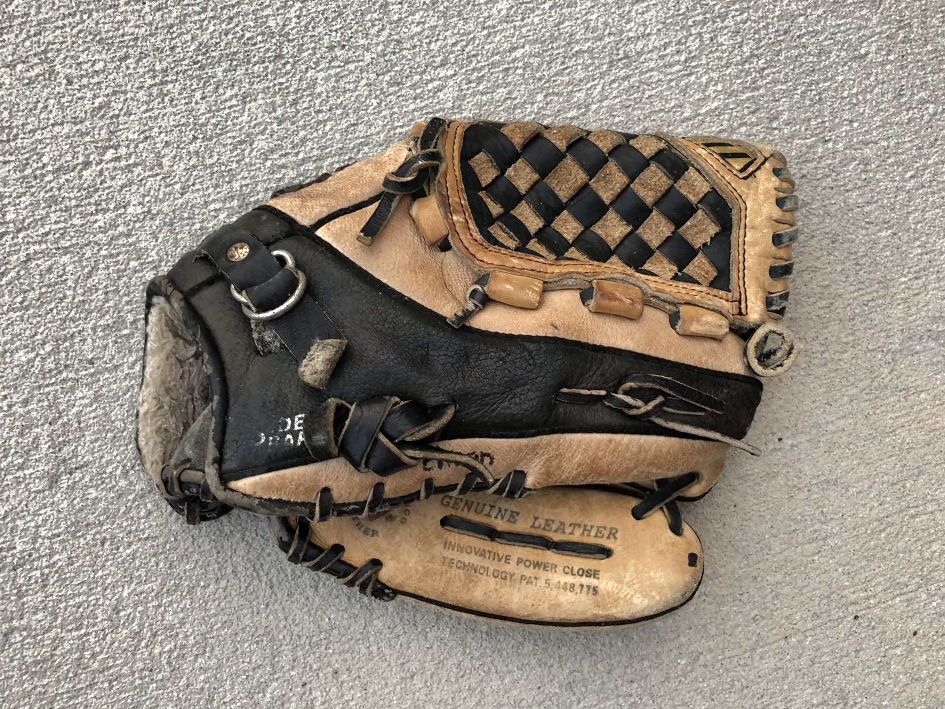 MIZUNO 11” BASEBALL GLOVE