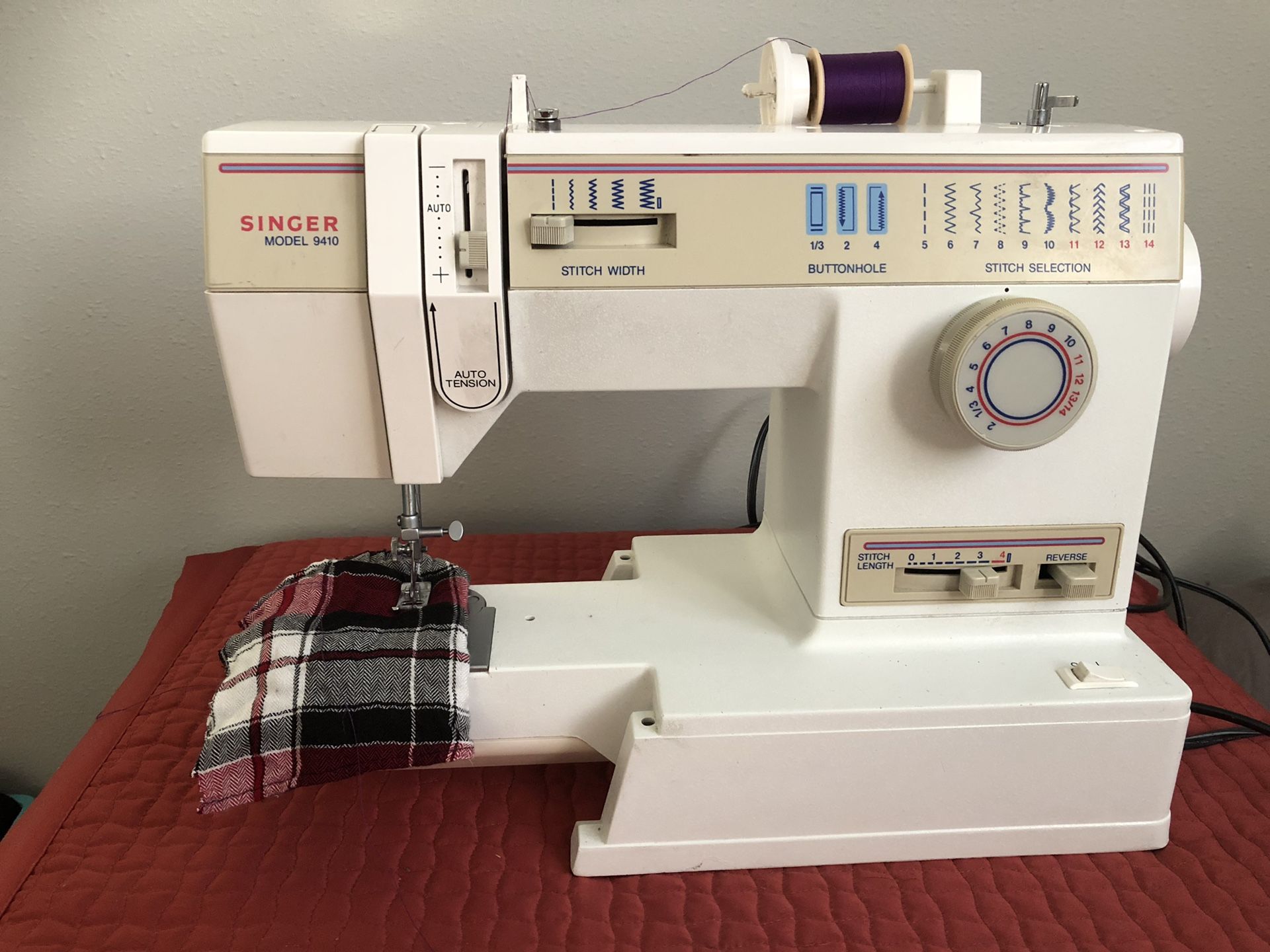 Sewing machine SINGER. MODEL. 9410