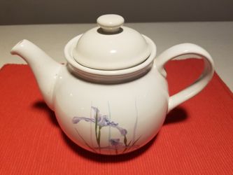 Corelle iris pattern teapot