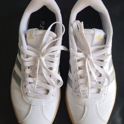 Girls Adidas size 7 and 1/2