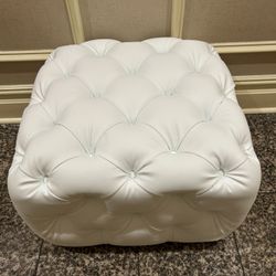 Luxury cube button chair