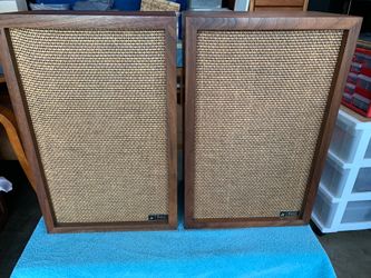 ***Soundcraftsmen Lancer Model 425 Vintage Speakers in Walnut***