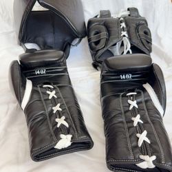 Winning  Boxing Set  With Free Hand Wraps 