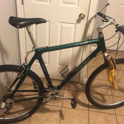 TREK  9800 OCLV CARBON  Frame 21 inches Wheels 26