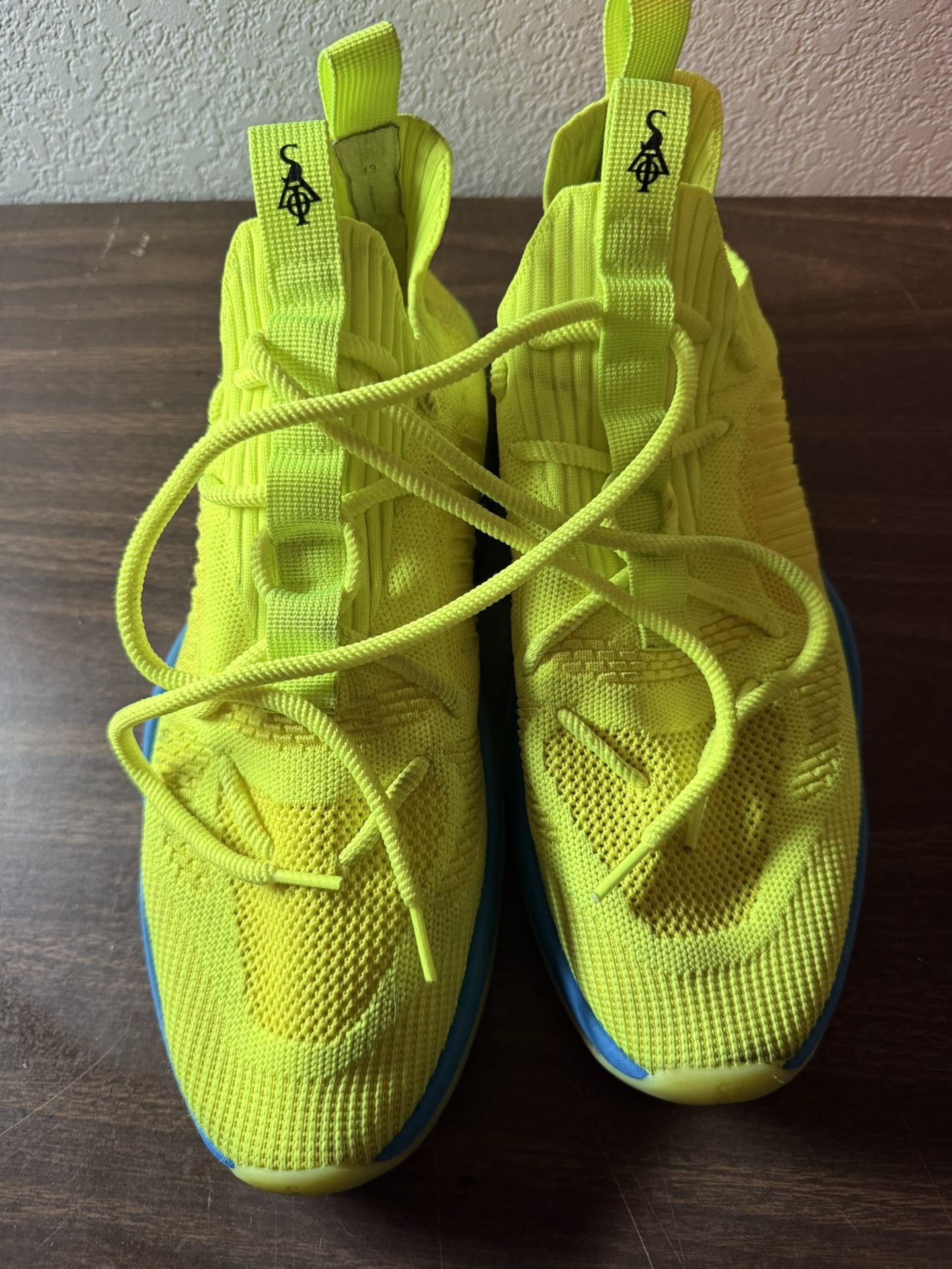Sia collective Vultr Mid V2 Size 13 men's. Neon yellow blue Vulture