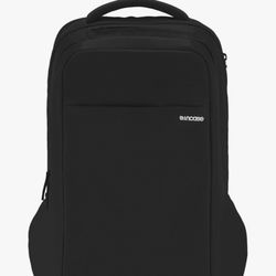 Incase Icon backpack. Nearly New. Great For Commuters, Students, Digital nomads