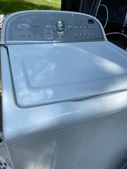 Whirlpool Cabrio top-loading washing machine in good condition.$35 works but leaves clothes wet not spinning well