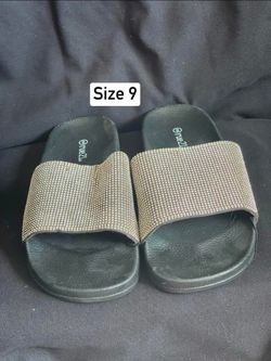 New women’s sandals size 9
