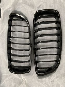 F32 gloss black grills