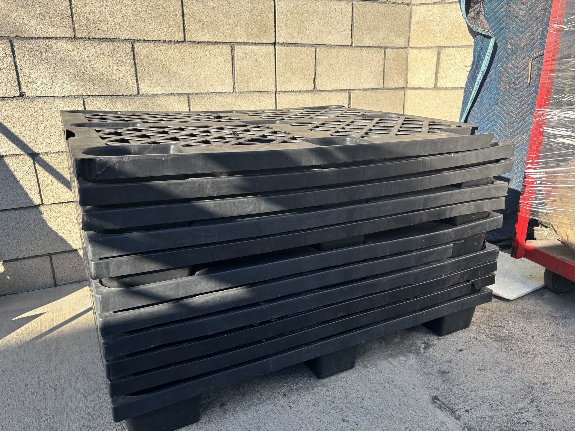 Plastic Pallets 40 x 47 Inches