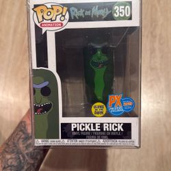 Funko Pop Pickle Rick (glow In Dark)