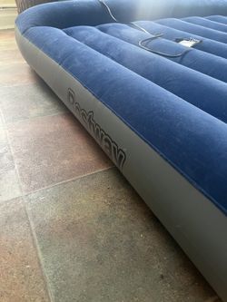 The Bestway Tritech Air Mattress Queen 8 features a built-in pump 