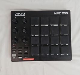 Akai Pro MPD218 Midi Pad Controller with 16 MPC Pads working(cable not included)