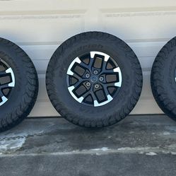 Set of 5 wheels and tires from 2024 Jeep Wrangler 4xe Rubicon