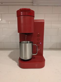 KEURIG COFFEE MAKER