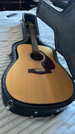Yamaha F335 w/Hard Case