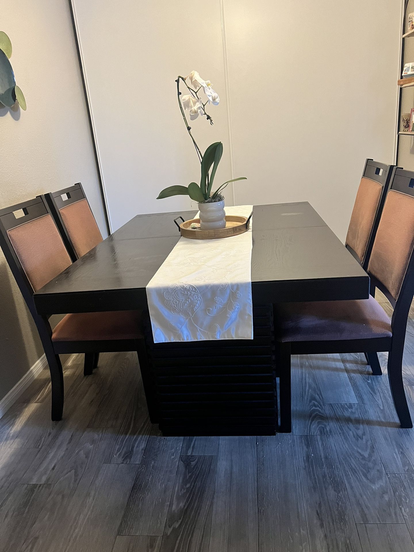 Dining Table and 4 chairs 